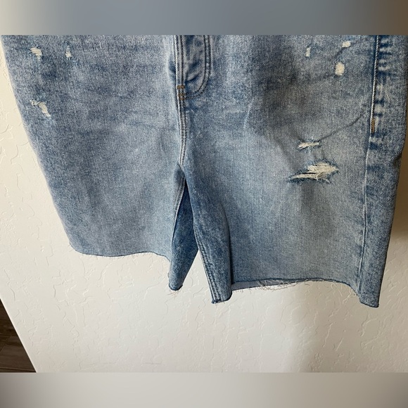 Old Navy| Sky High Short in Extra High Rise, Size 8•••Bermuda Style, NWT - Picture 3 of 9